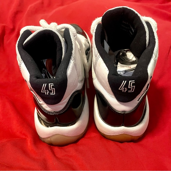 Jordan Retro 11 ‘Concord’ (6.5y) - Picture 2 of 5
